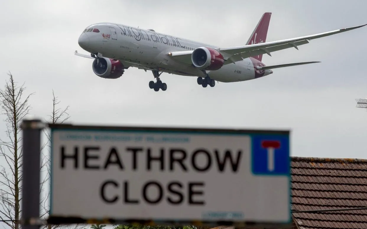 RACHEL REEVES IS SET TO BACK NEW THIRD RUNWAY AT HEATHROW